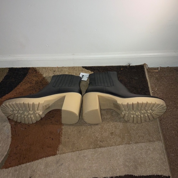 Dolce Vita H2O Waterproof Black Leather Booties – Size 8, New with Tags - Picture 9 of 10